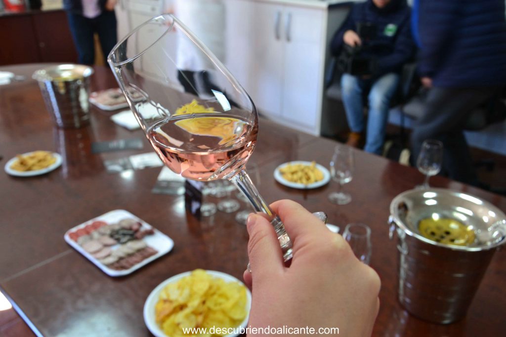 Cata de vinos Bodega cooperativa de Pinoso. vino-vergel-rosado